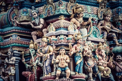 群印度教神雕像
